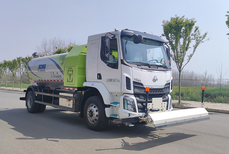 徐工牌DXA5183GQXLBEV純電動(dòng)清洗車(chē)