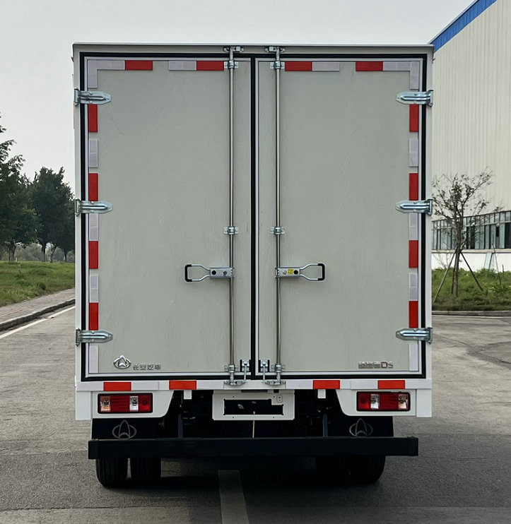 長安牌CKS5040XXYD5FW61廂式運(yùn)輸車公告圖片