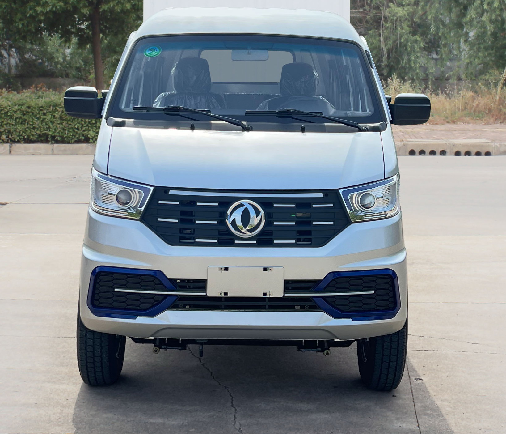 東風(fēng)牌EQ5031XXYD60Q1EAC廂式運(yùn)輸車公告圖片