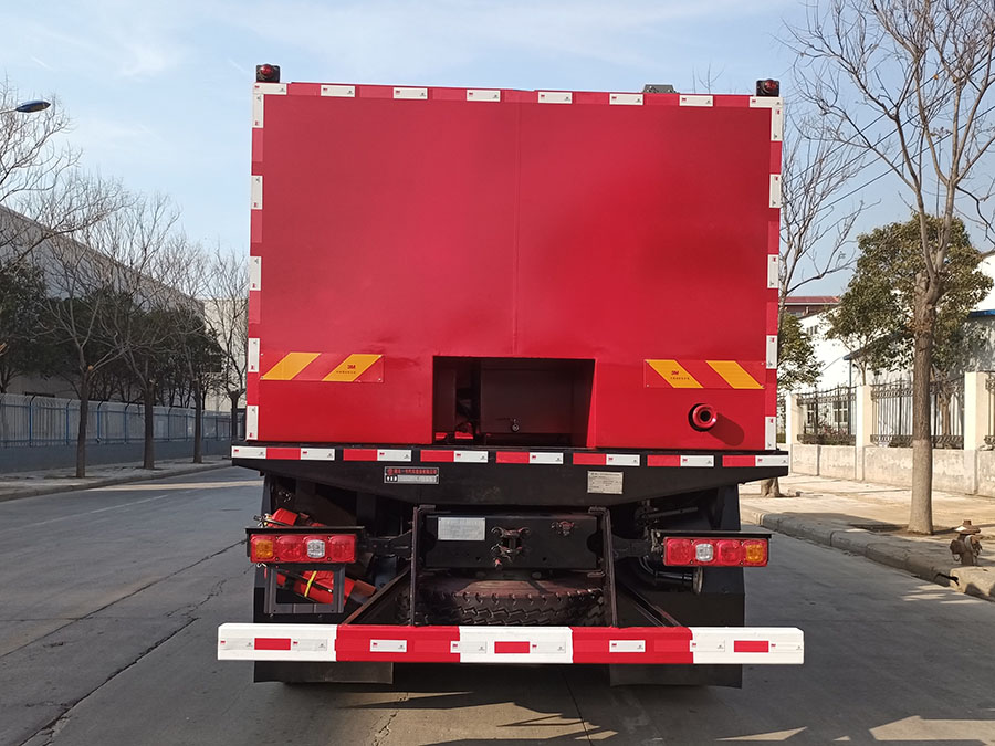 專致牌YZZ5221TYL70壓裂車公告圖片