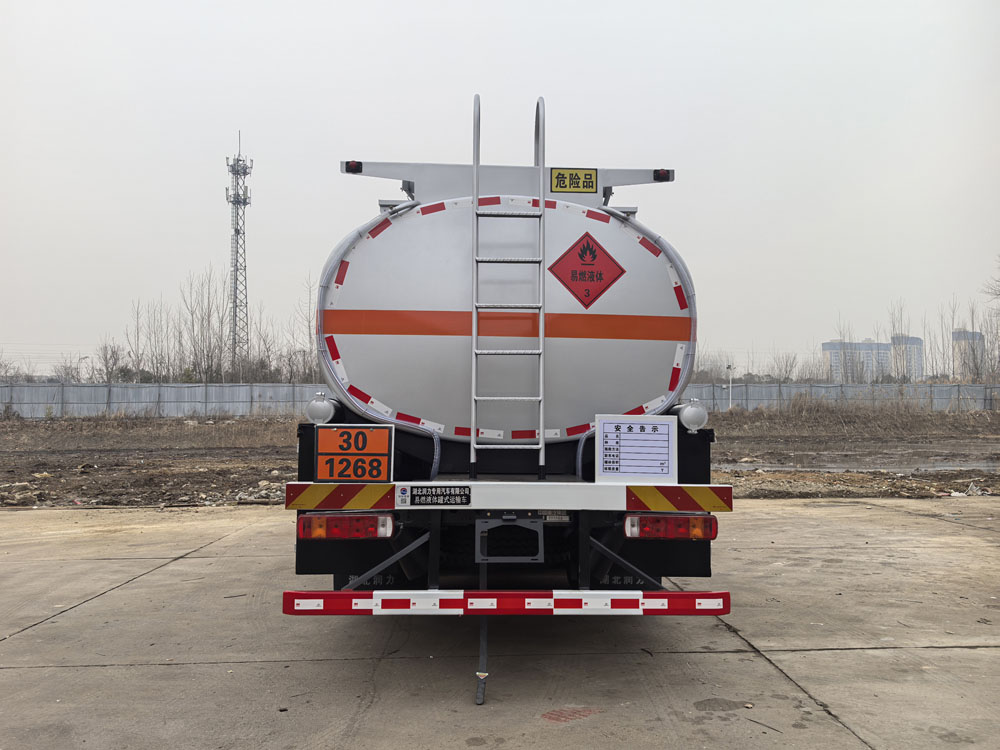 潤(rùn)知星牌SCS5267GRYZZ6易燃液體罐式運(yùn)輸車公告圖片