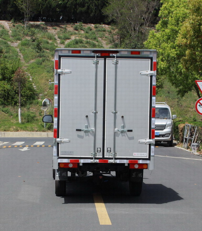 東風(fēng)牌EQ5036XXYD60Q4AAC廂式運(yùn)輸車公告圖片