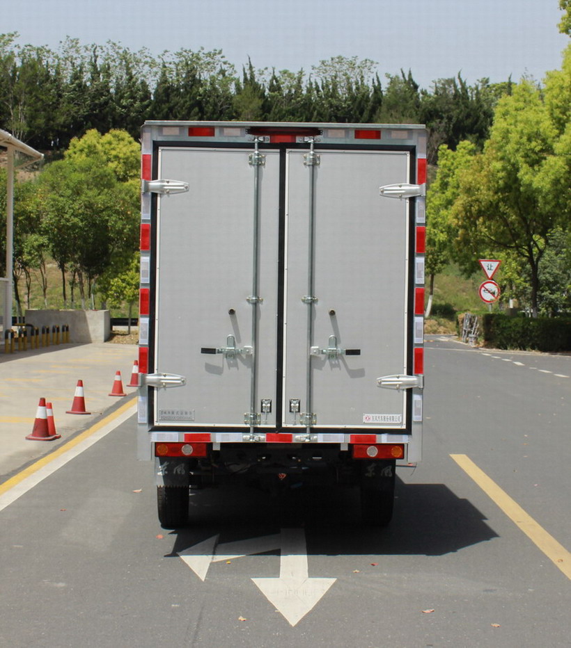 東風(fēng)牌EQ5020XXYD60Q4AAC廂式運(yùn)輸車公告圖片