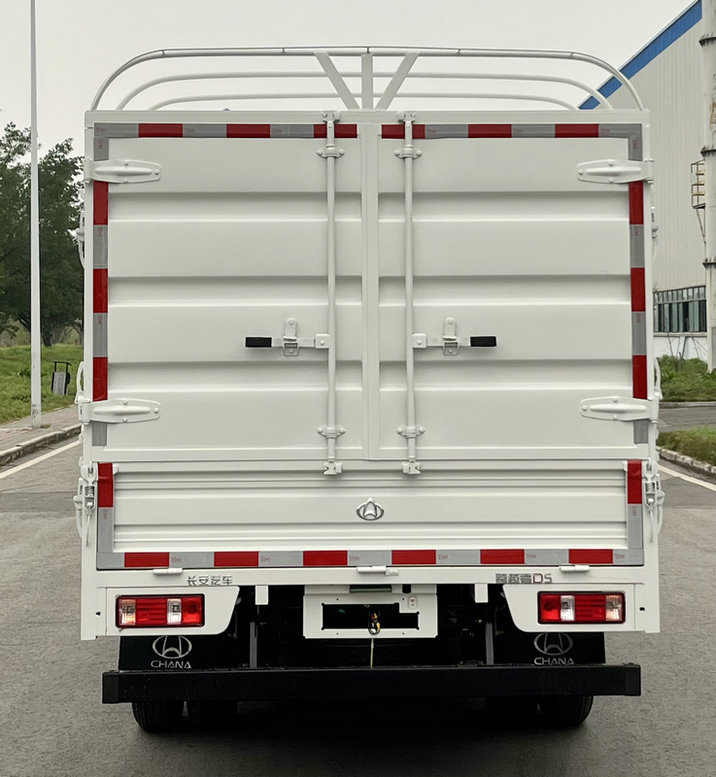 長(zhǎng)安牌CKS5040CCYD5FD62倉(cāng)柵式運(yùn)輸車公告圖片