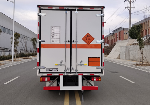 匯力威牌VVV5040XQYJX6爆破器材運(yùn)輸車公告圖片