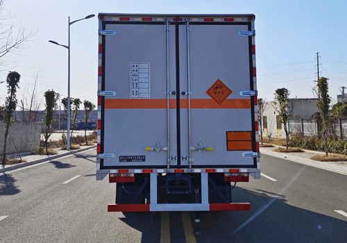 匯力威牌VVV5120XQYCA6爆破器材運(yùn)輸車(chē)公告圖片