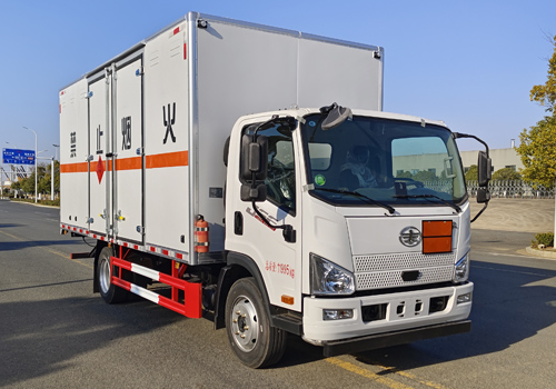 匯力威牌VVV5120XRYCA6易燃液體廂式運輸車