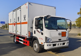 汇力威牌VVV5120XRYCA6易燃液体厢式运输车