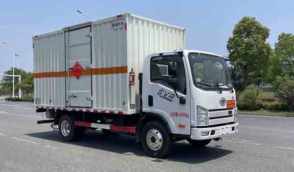 百捷牌QYY5040XRYCA6易燃液體廂式運(yùn)輸車