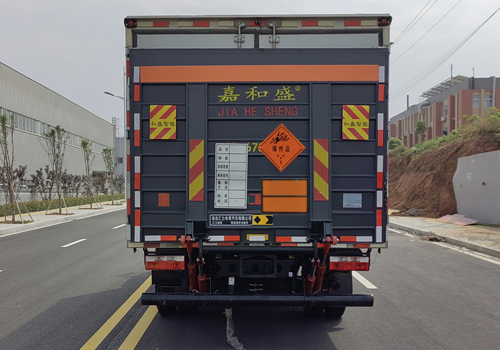 匯力威牌VVV5090XQYEQ6爆破器材運(yùn)輸車公告圖片