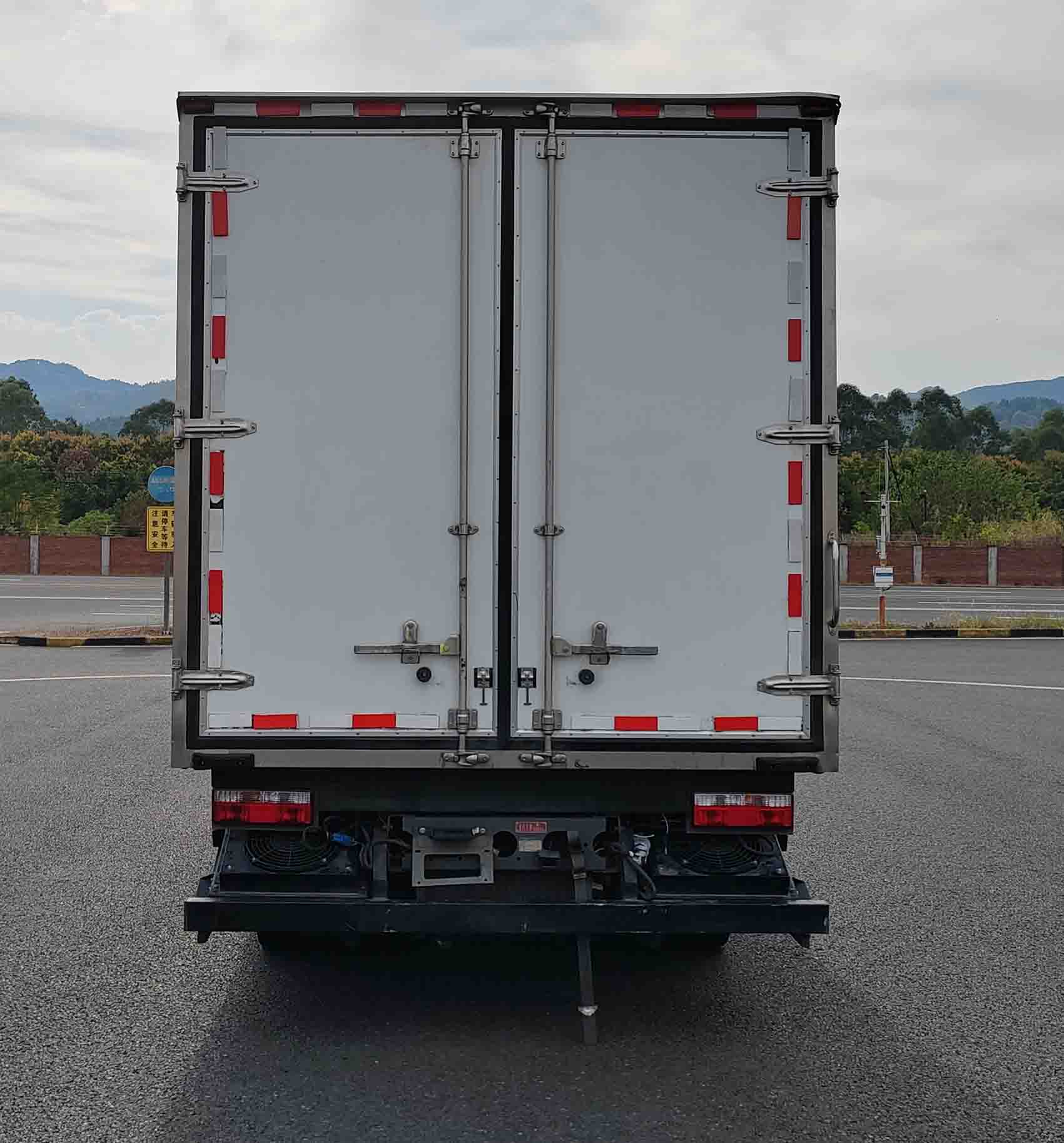 王牌牌CDW5044XLCG331DZA2FCEV燃料電池冷藏車公告圖片