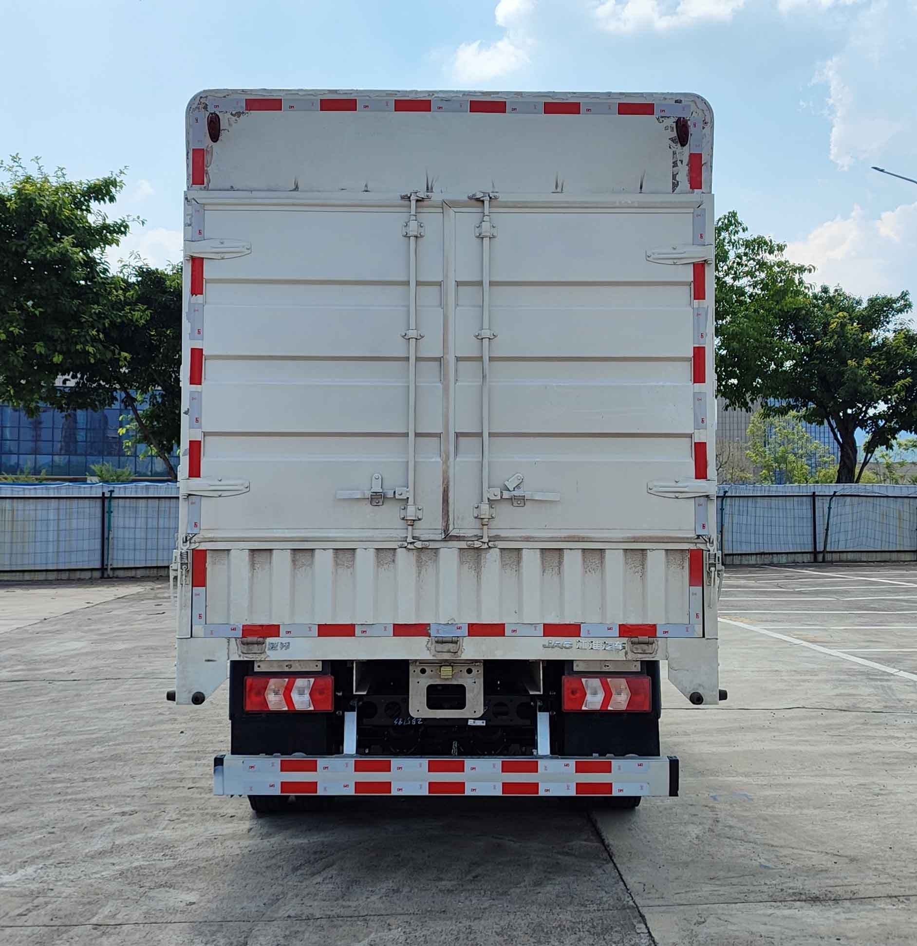 江淮牌HFC5045CCYP32N1C7NS倉(cāng)柵式運(yùn)輸車公告圖片