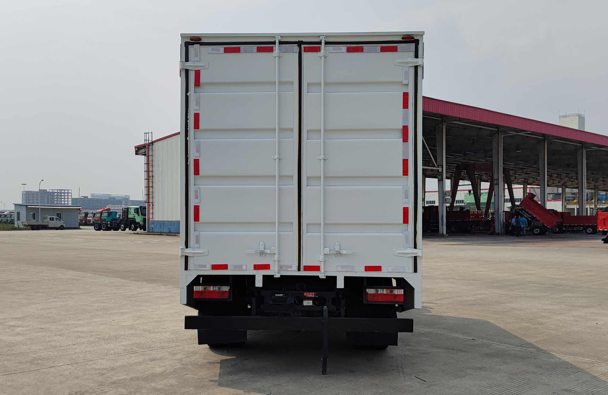 王牌牌CDW5044XXYG331DZHA1SEV換電式純電動(dòng)廂式運(yùn)輸車公告圖片