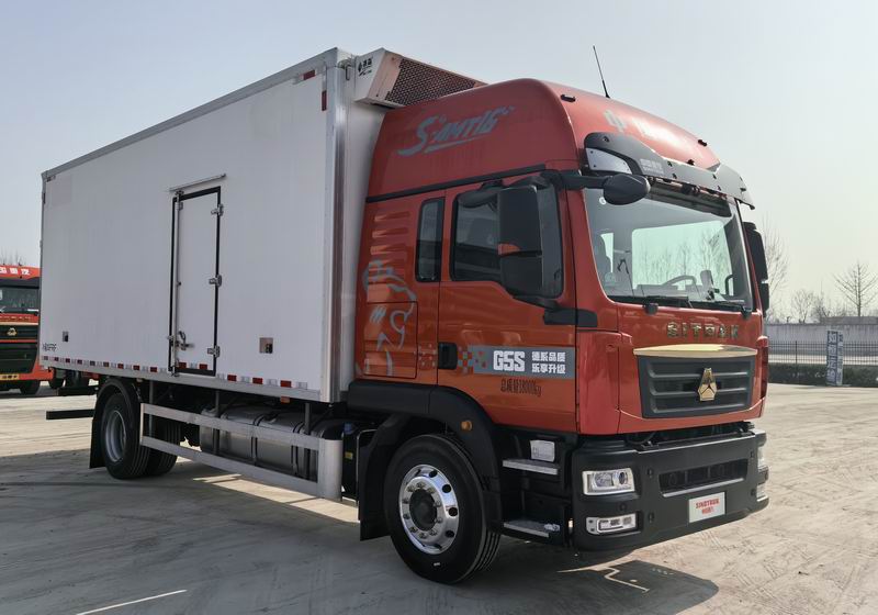 汕德卡牌ZZ5186XLCN521GF1冷藏車