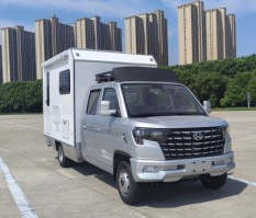 旅居车