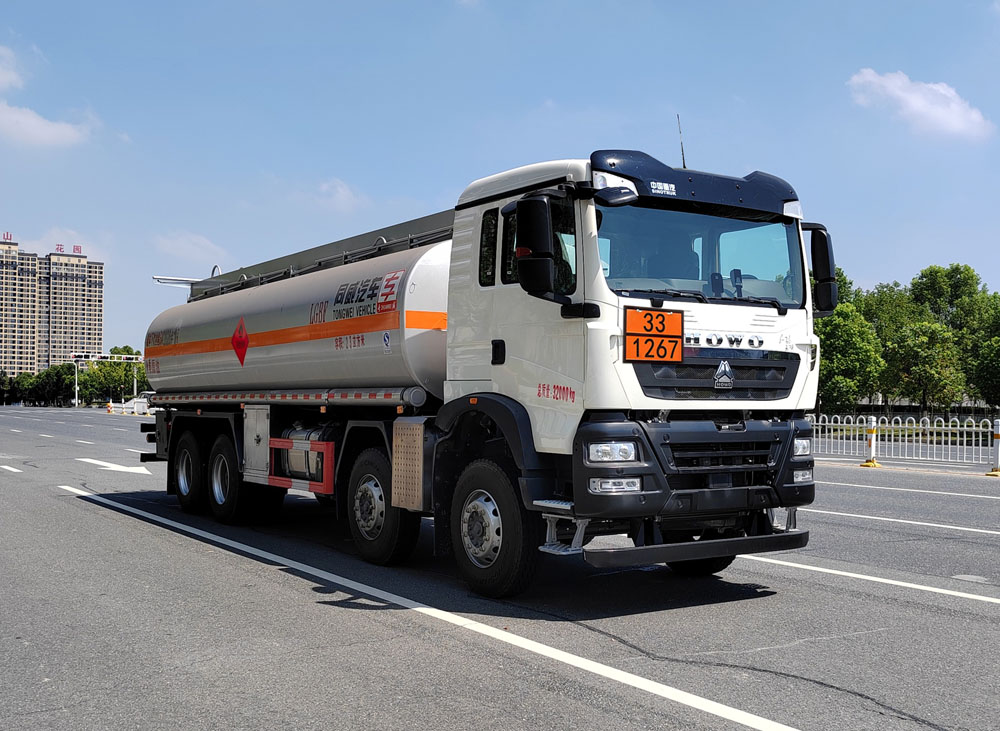 專(zhuān)威牌HTW5327GRYZZ6易燃液體罐式運(yùn)輸車(chē)