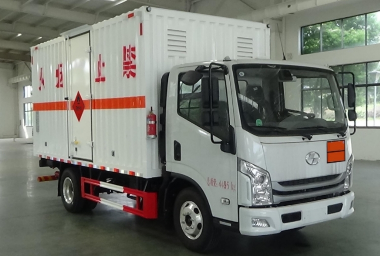 程力威牌CLW5040XRQBFB易燃氣體廂式運輸車