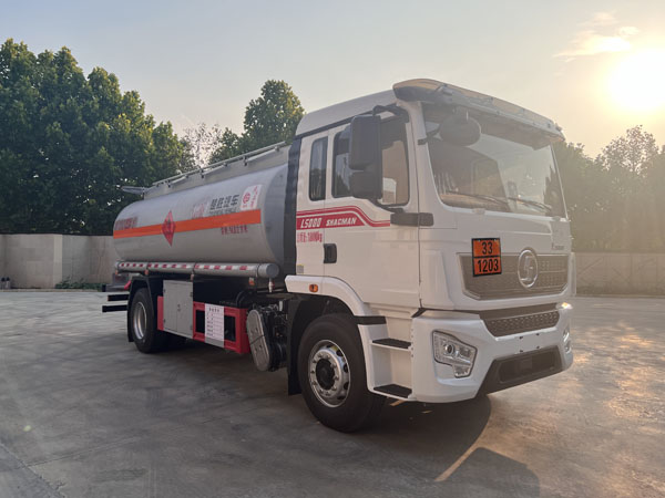 楚勝牌CSC5189GJYS6加油車公告圖片