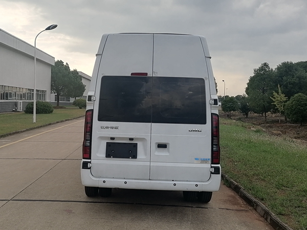 江改牌JX5040XYBMKA26運(yùn)兵車公告圖片