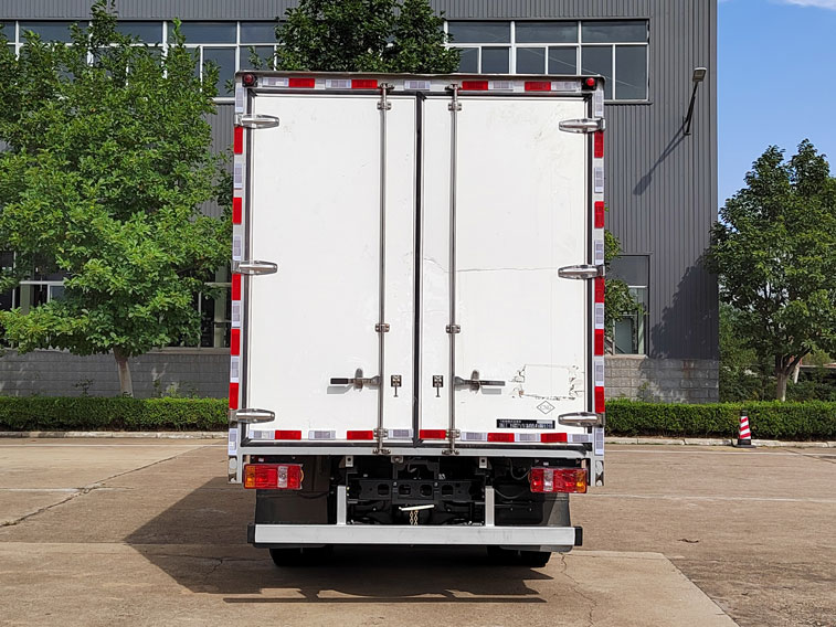 飛碟牌FD5042XXYW63K6-NG1廂式運(yùn)輸車公告圖片