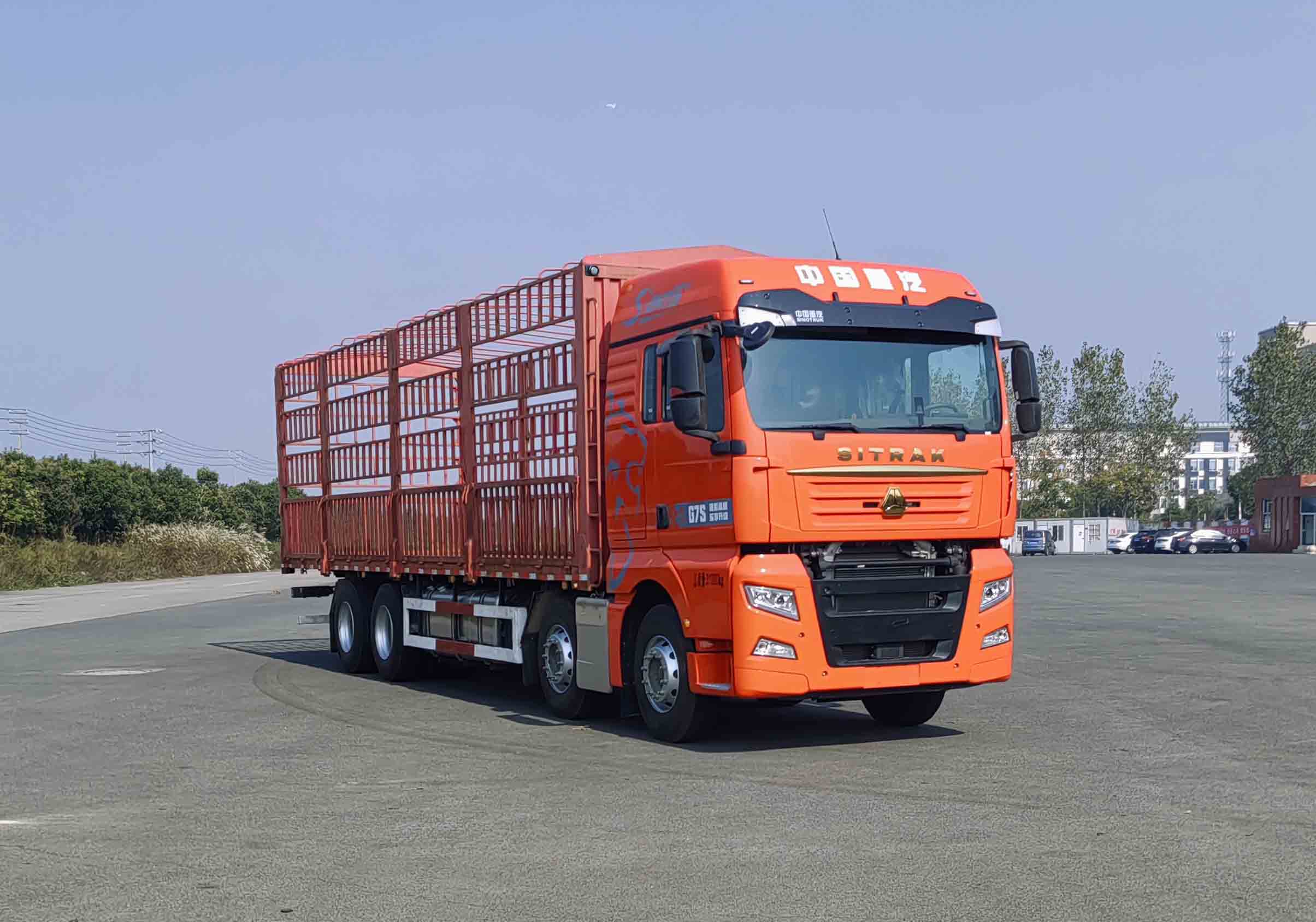 汕德卡牌ZZ5316CCQY466HF1畜禽運(yùn)輸車