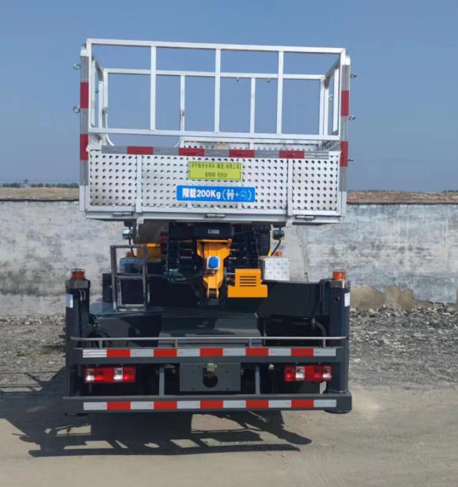 魯濟家慶牌LFV5041JGKCA6高空作業(yè)車公告圖片