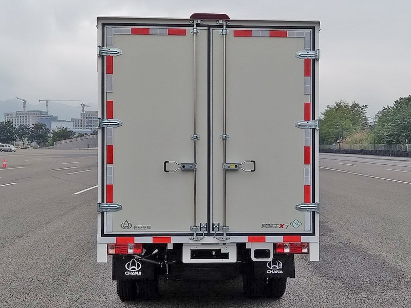 長(zhǎng)安牌CKS5032XXYX7RD6B2NG廂式運(yùn)輸車公告圖片