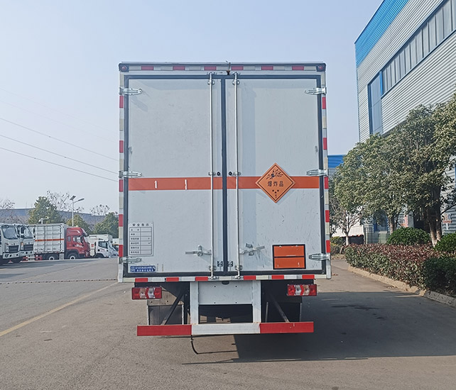 程力牌CL5122XQY6BXW爆破器材運(yùn)輸車公告圖片