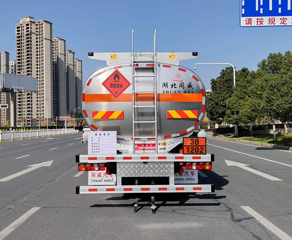 專威牌HTW5326GJYZZC6加油車公告圖片