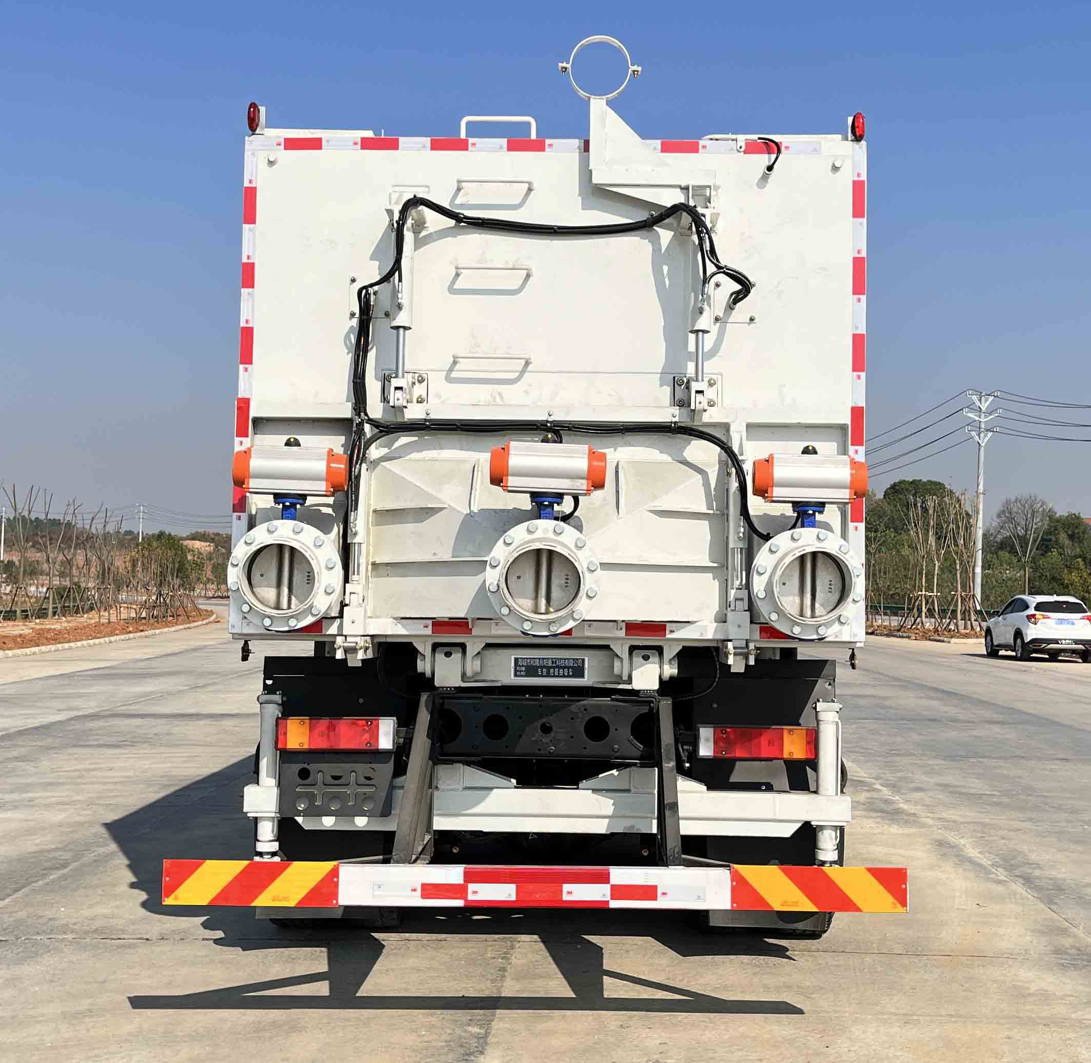 和隆兆帕牌LZP5250TWX挖掘抽吸車公告圖片