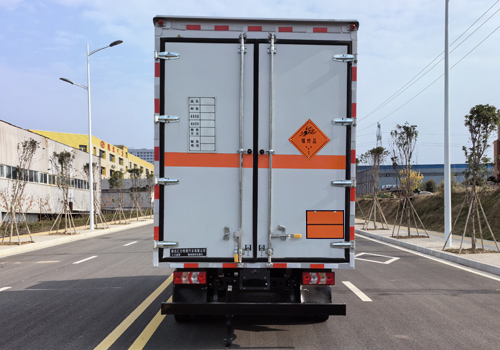 匯力威牌VVV5043XQYHFC6爆破器材運(yùn)輸車公告圖片