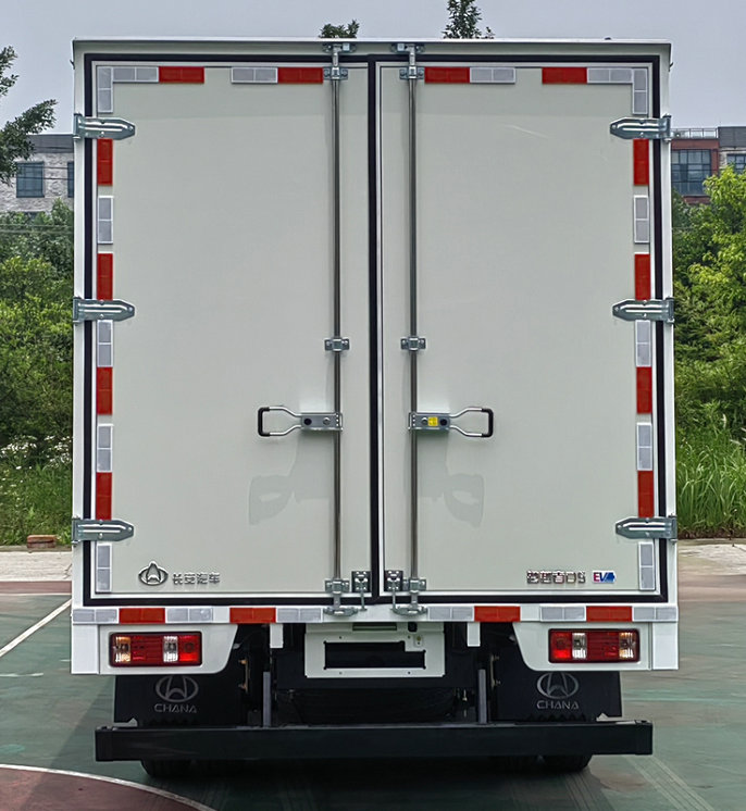 長(zhǎng)安牌CKS5040XXYD5FD61BEV純電動(dòng)廂式運(yùn)輸車公告圖片