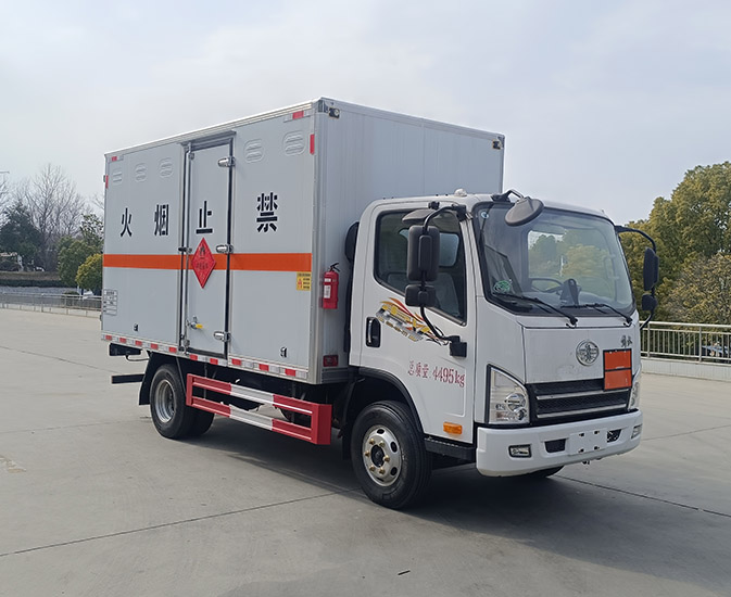 程力牌CL5043XRY6BXW易燃液體廂式運輸車