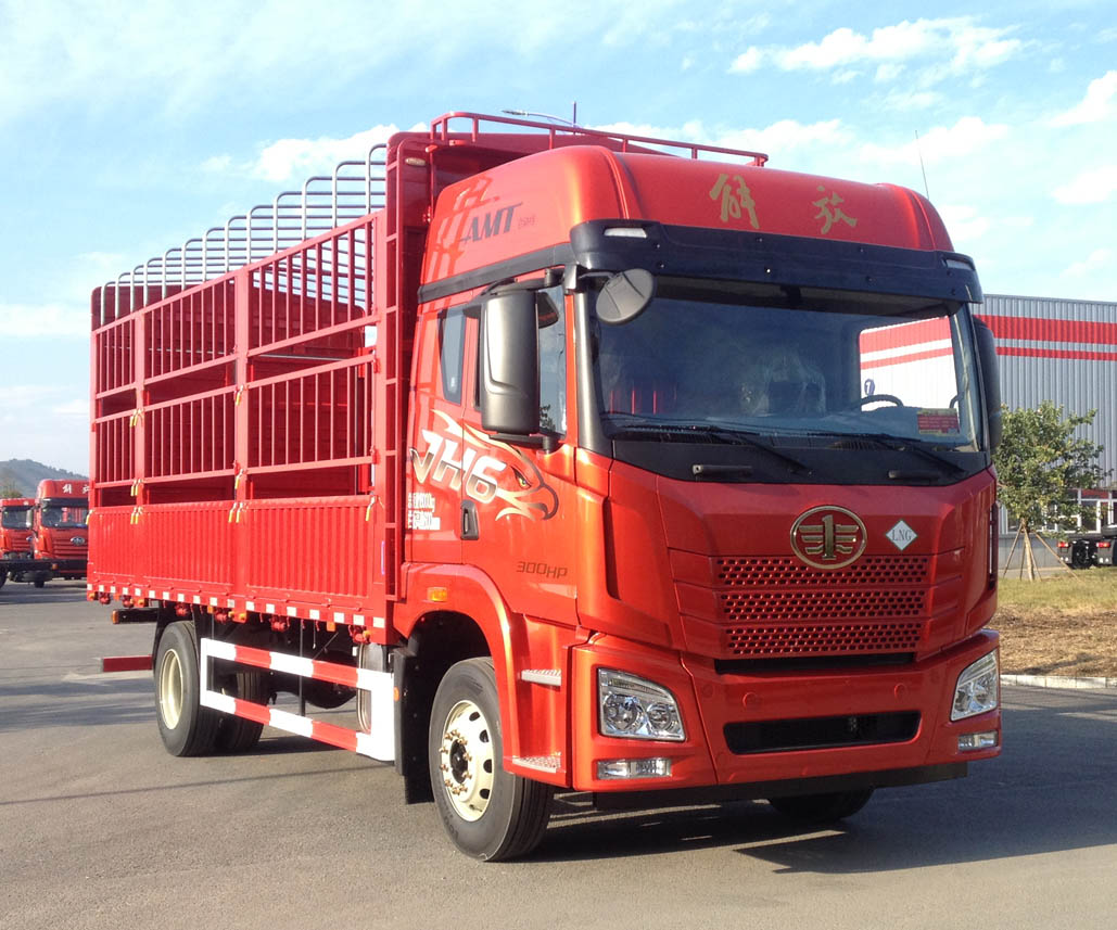 解放牌CA5180CCYP26K8L2NE6A90倉柵式運(yùn)輸車