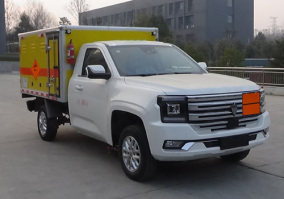 爆破器材运输车