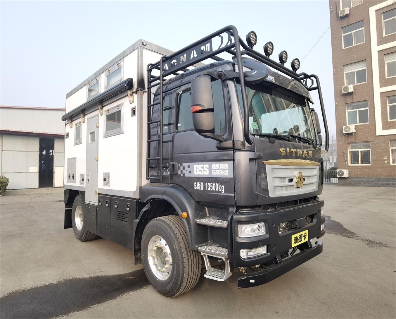 巨威牌SJW5140XLJ旅居車