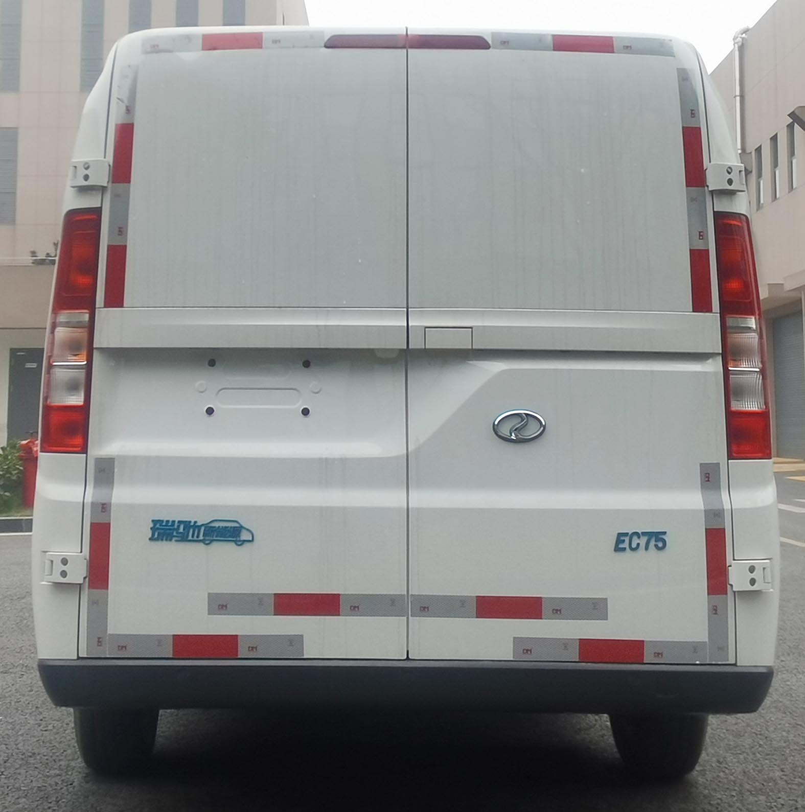 瑞馳牌CRC5030XXYFN4-BEV純電動(dòng)廂式運(yùn)輸車公告圖片