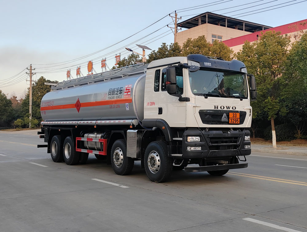 專(zhuān)威牌HTW5327GRYZN6易燃液體罐式運(yùn)輸車(chē)