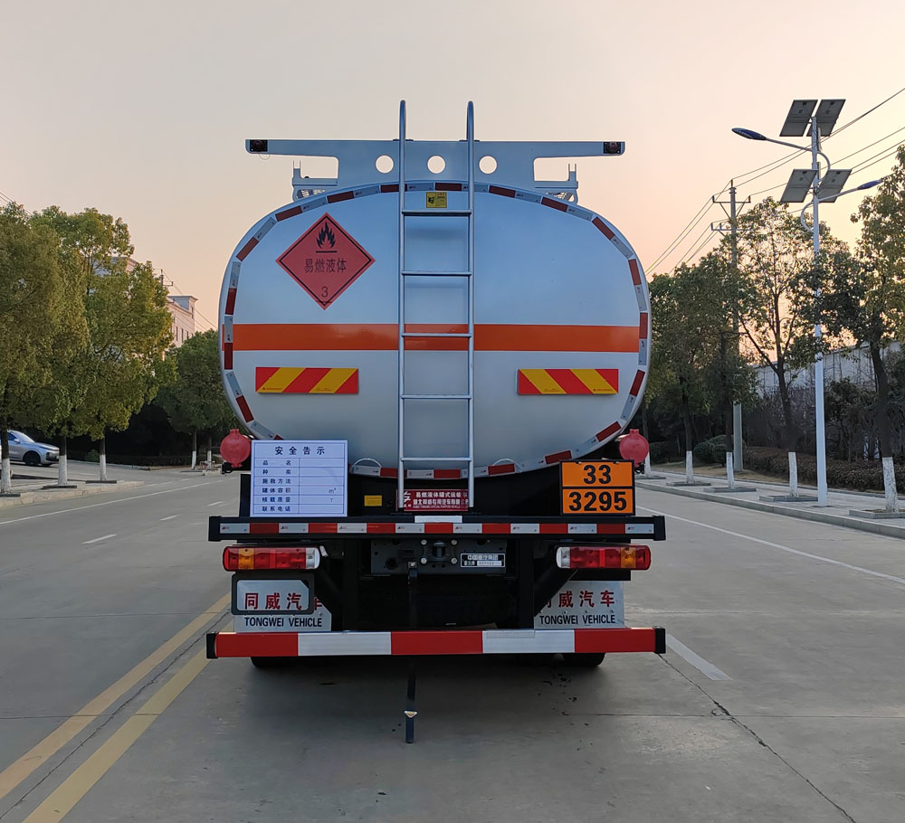 專威牌HTW5327GRYZN6易燃液體罐式運(yùn)輸車公告圖片