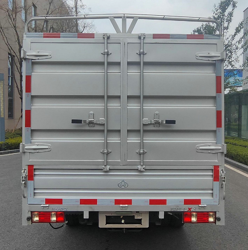 長(zhǎng)安牌CKS5032CCYX3AS6B1倉(cāng)柵式運(yùn)輸車公告圖片