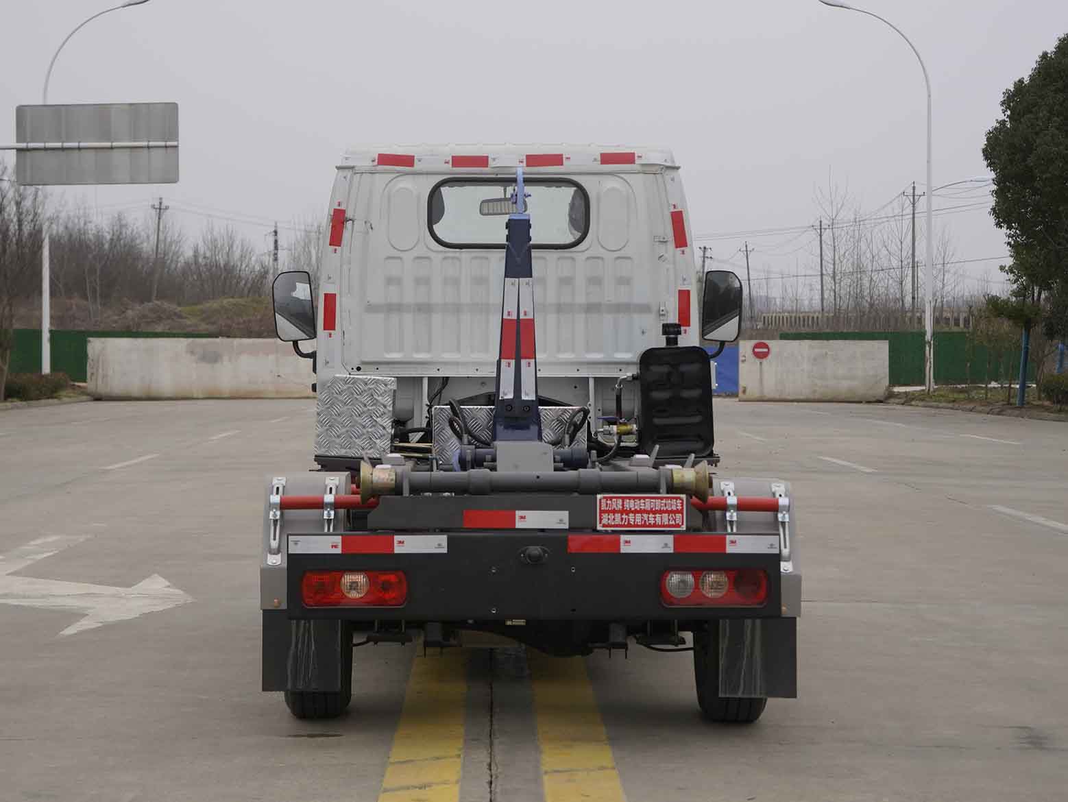 凱力風(fēng)牌KLF5031ZXXBEV純電動(dòng)車廂可卸式垃圾車公告圖片