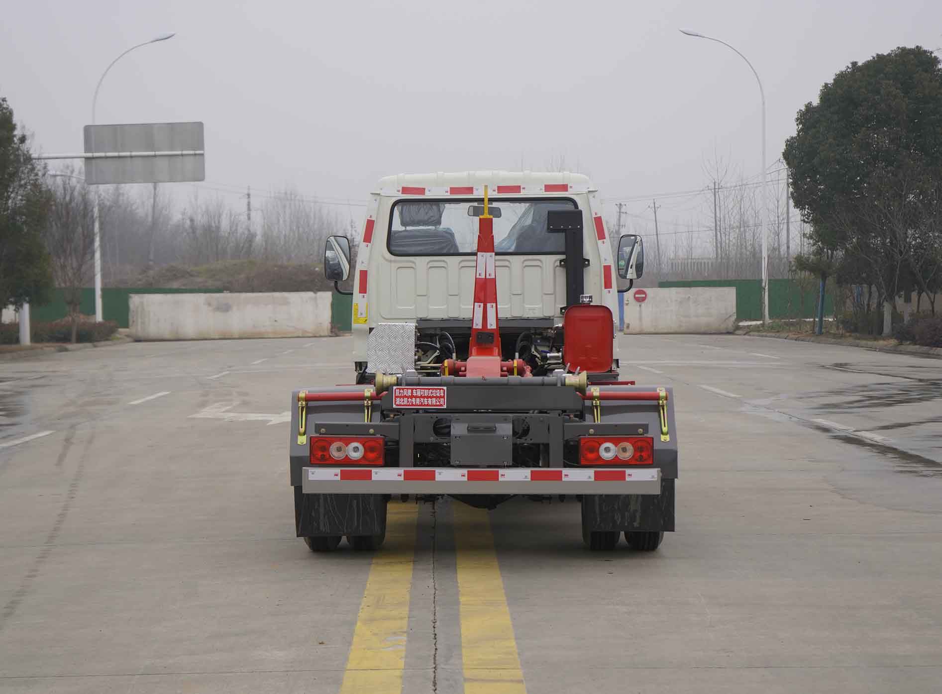 凱力風(fēng)牌KLF5042ZXXB6車廂可卸式垃圾車公告圖片