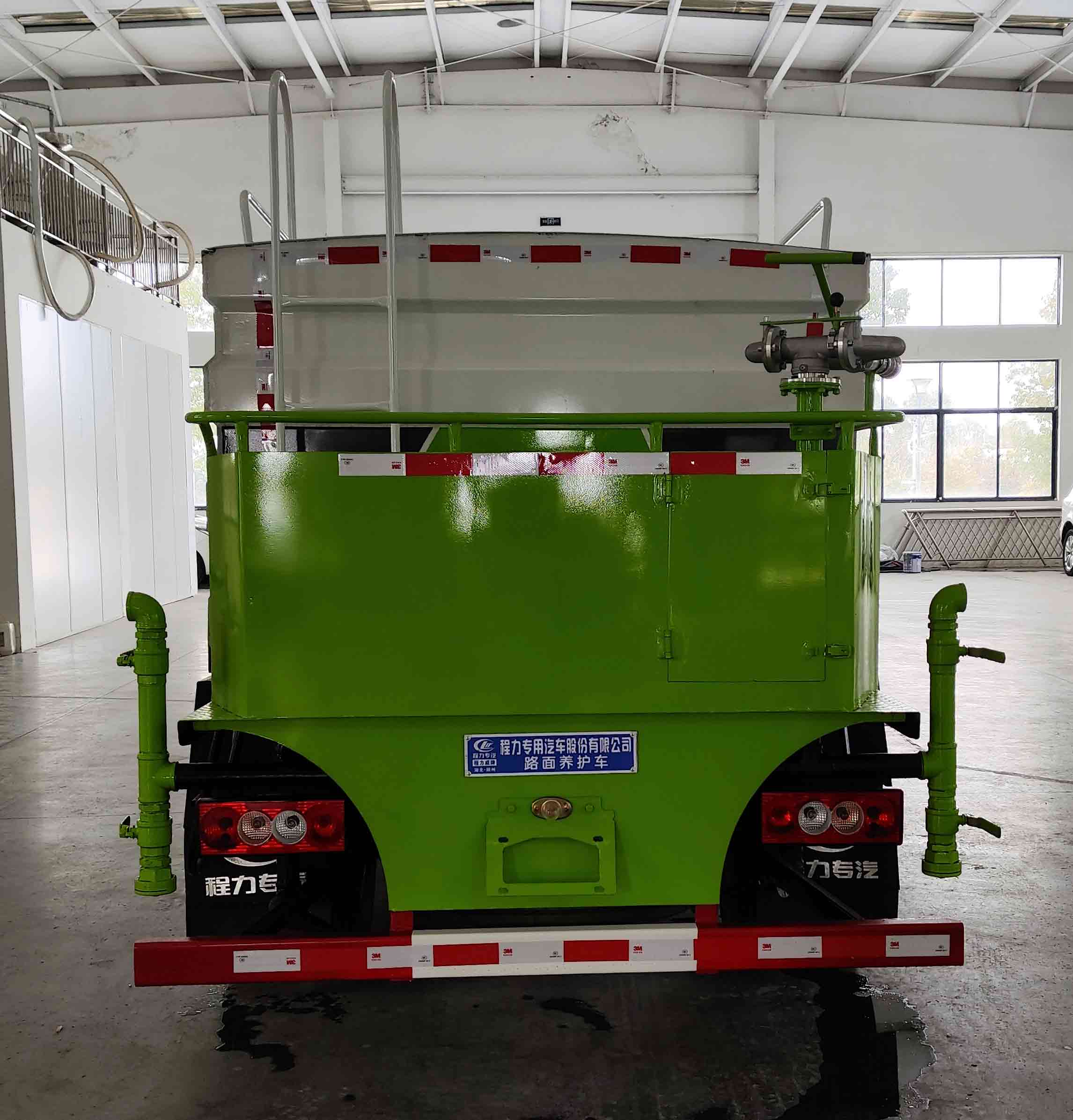 程力威牌CLW5041TYH6XC路面養(yǎng)護車公告圖片