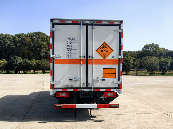 楚勝牌CSC5042XQYB6爆破器材運(yùn)輸車公告圖片