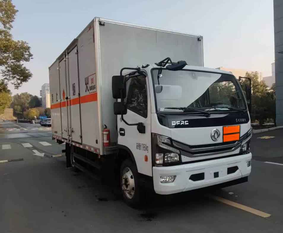 襄鑫鼎牌XDV5125XQYE6爆破器材運(yùn)輸車