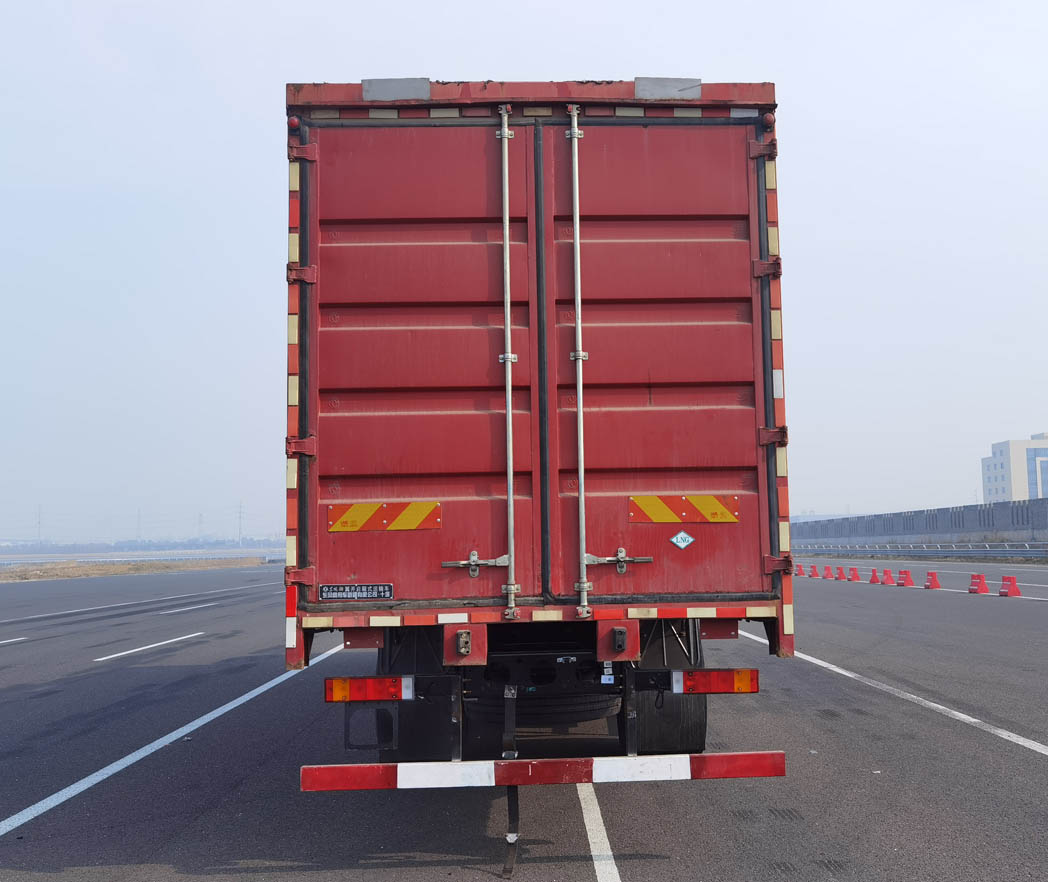 東風(fēng)牌DFV5252XYKGP6N翼開啟廂式車公告圖片