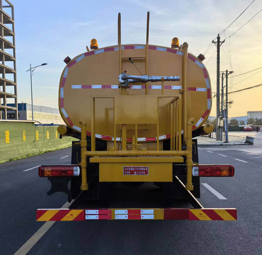 布隆牌LLL5250GPSB6綠化噴灑車公告圖片