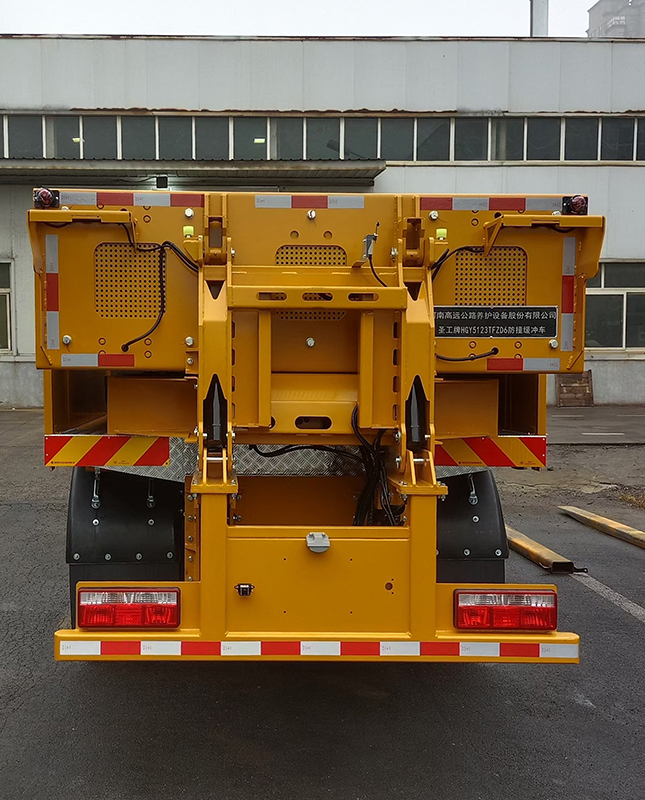 圣工牌HGY5123TFZD6防撞緩沖車公告圖片