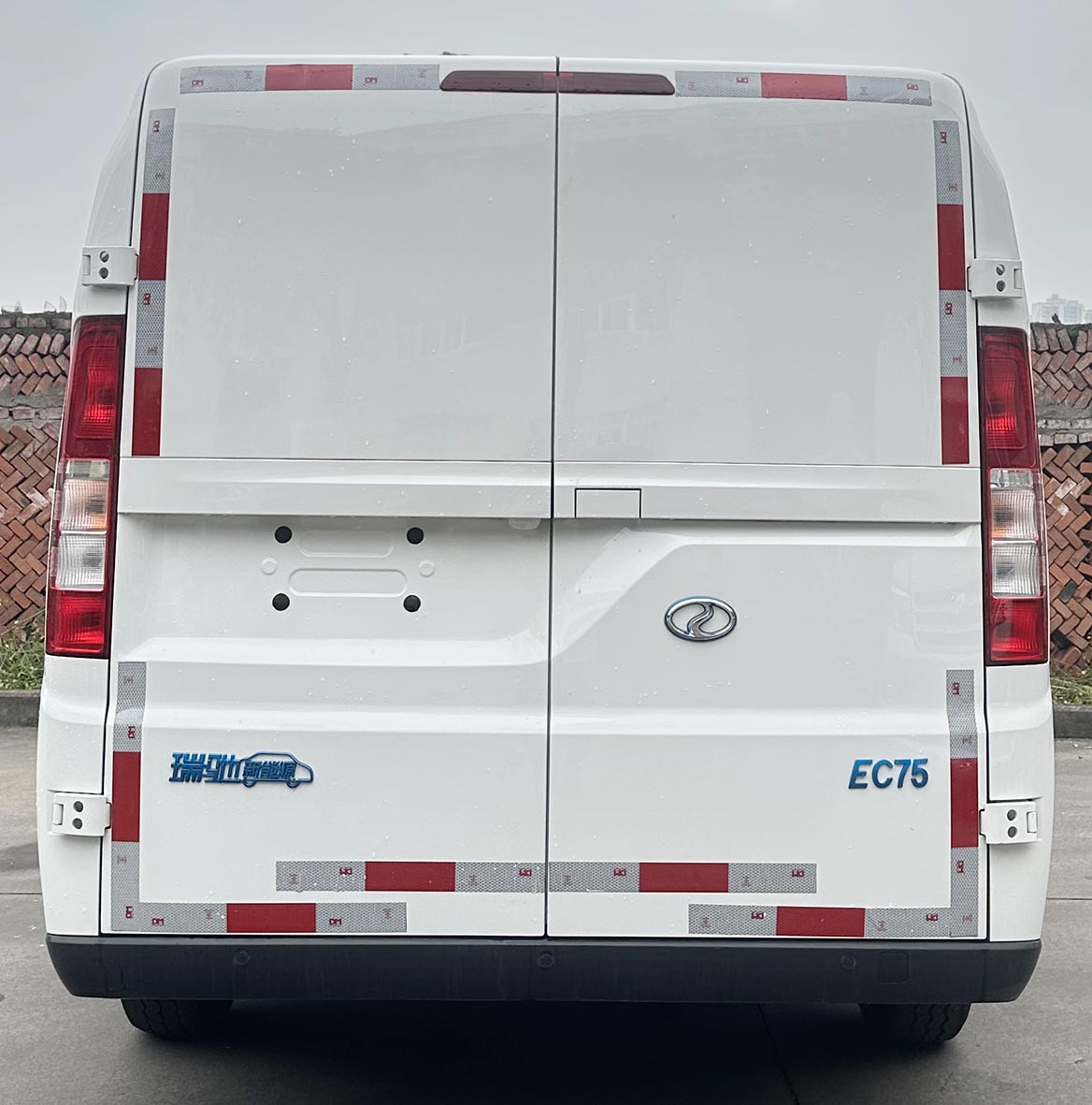 瑞馳牌CRC5030XXYFN5-BEV純電動廂式運(yùn)輸車公告圖片