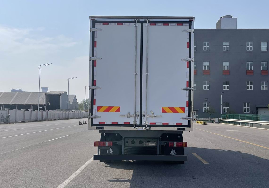 汕德卡牌ZZ5186XLCN521HF1冷藏車(chē)公告圖片